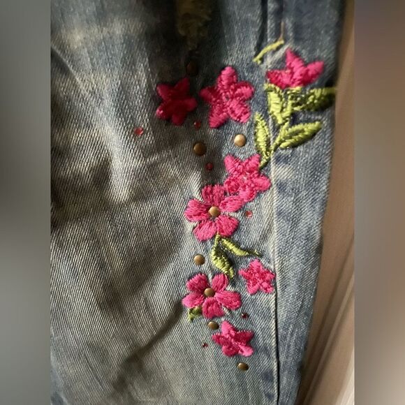Lilu  distressed/embroidered jeans boho women’s size 9 - Picture 3 of 6
